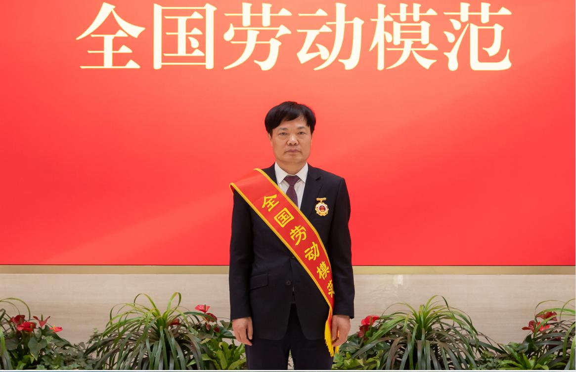 夢想融入時代，才能擁有遠方 ——記全國勞動模范李立新